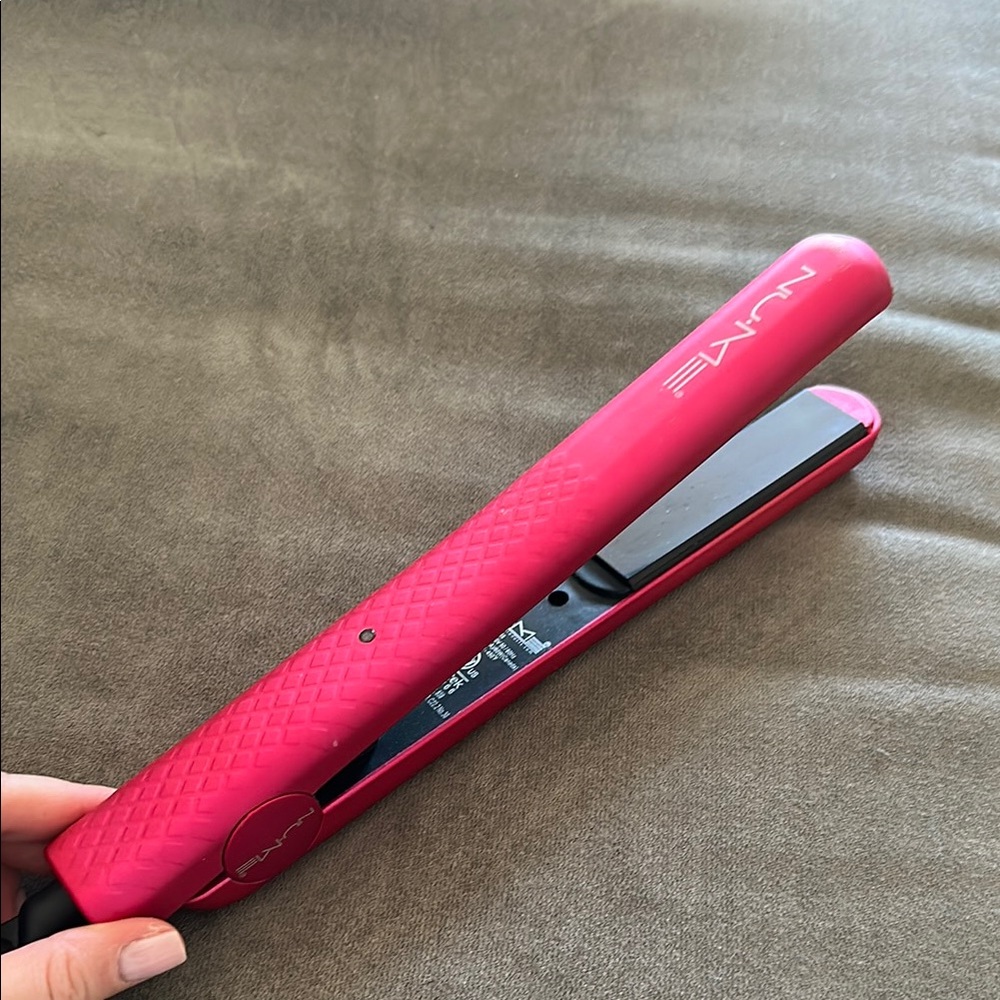 NuMe Pink Hair Straightener
